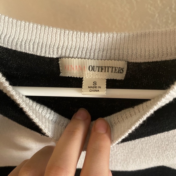 Black and white sweater - Picture 3 of 3